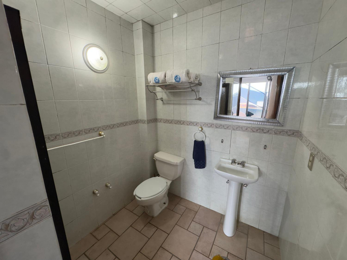 Bathroom 4, Hotel Casa Ixtapan, Ixtapan de la Sal, Villa Guerrero