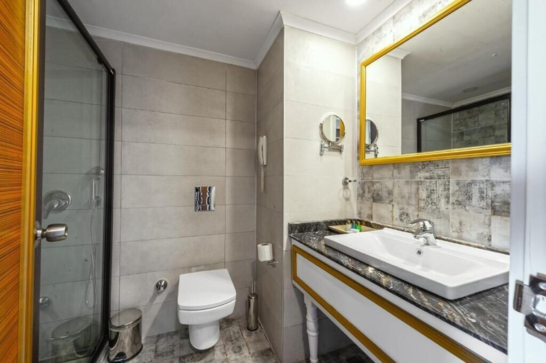 Bathroom 5, Utopia Beach Club, Alanya