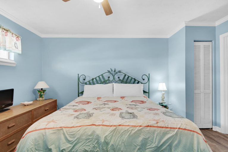 Bedroom 2, Polynesian Village 211, Bay