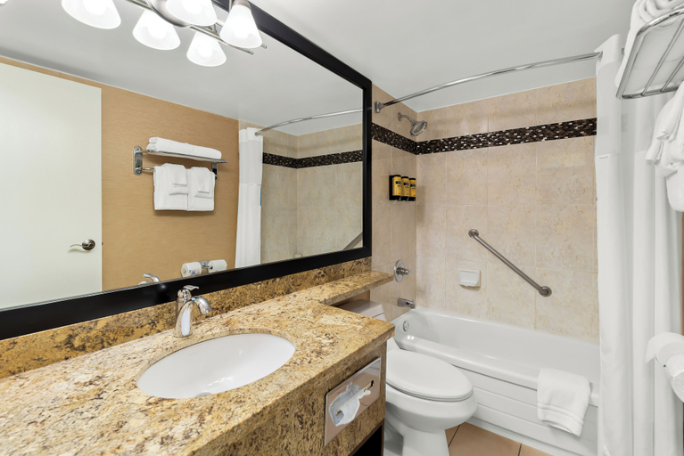 Bathroom 4, Best Western Plus Inner Harbour, Capital