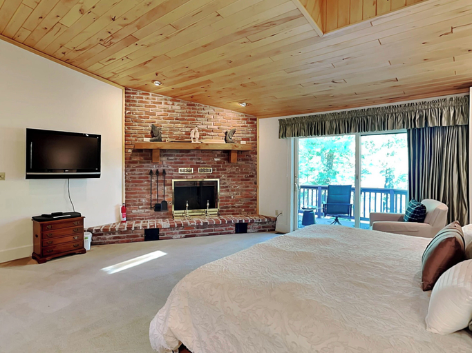 Bedroom 3, Shelby-on-the-lake by Taylor Made Deep Creek, Garrett