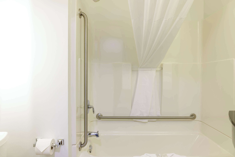 Bathroom 4, Motel 6 Swift Current Sk, Division No. 8