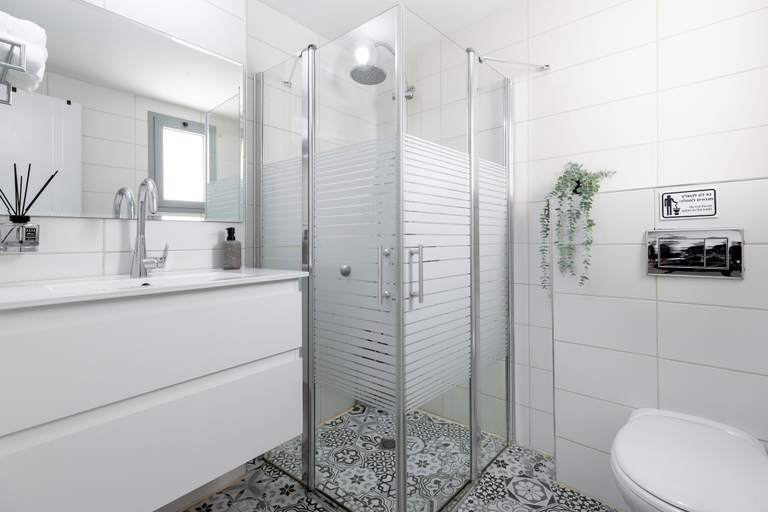 Bathroom 3, Melony Apartment