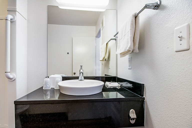 Bathroom 4, Motel 6 Corpus Christi Northwest, Nueces