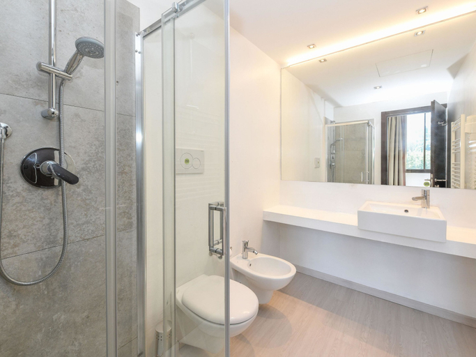 Bathroom 4, B&B HOTEL Padova Methis, Padua