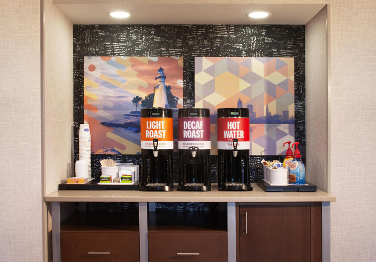 Food & Drinks 5, Hampton Inn & Suites Cleveland Mentor, Lake