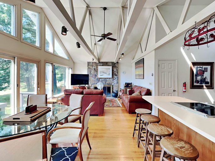 Food & Drinks, Lake Shore by Taylor Made Deep Creek, Garrett