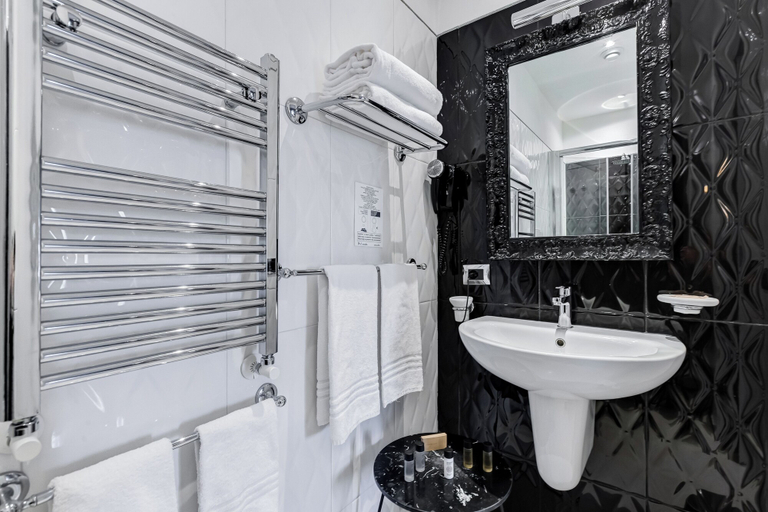 Bathroom 5, Navona Queen Rooftop, Roma