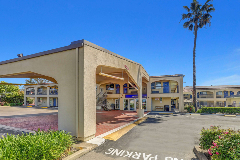 Exterior & Views 1, Motel 6 Lodi, CA, San Joaquin