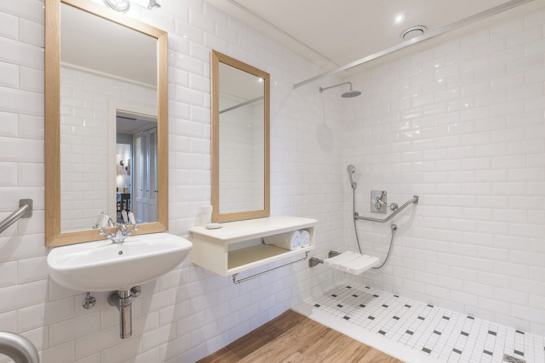 Bathroom 4, Strand Hotel Swakopmund, Swakopmund