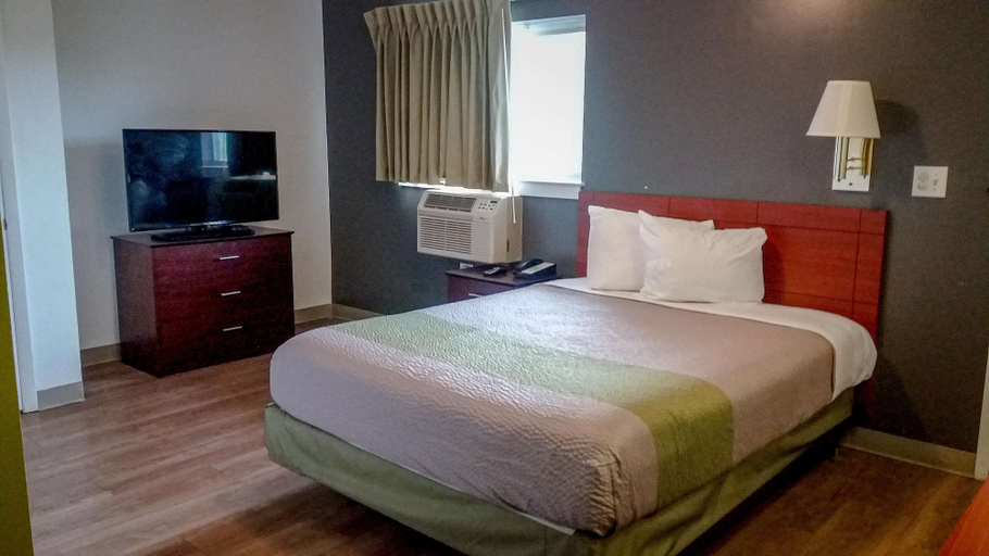 Bedroom 3, Motel 6 Greensboro, NC - I-40, Guilford
