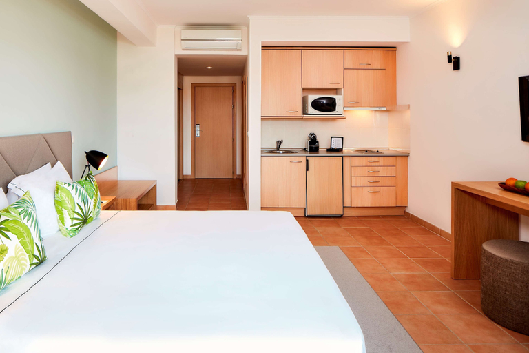 Bedroom 3, NH Marina Portimão Resort, Portimão