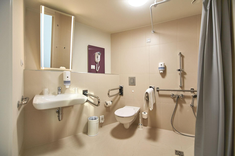 Bathroom 4, B&B Hotel Kraków Centrum, Kraków City