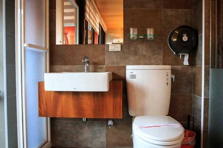Bathroom 5, Mystery 13 Hostel, Yilan