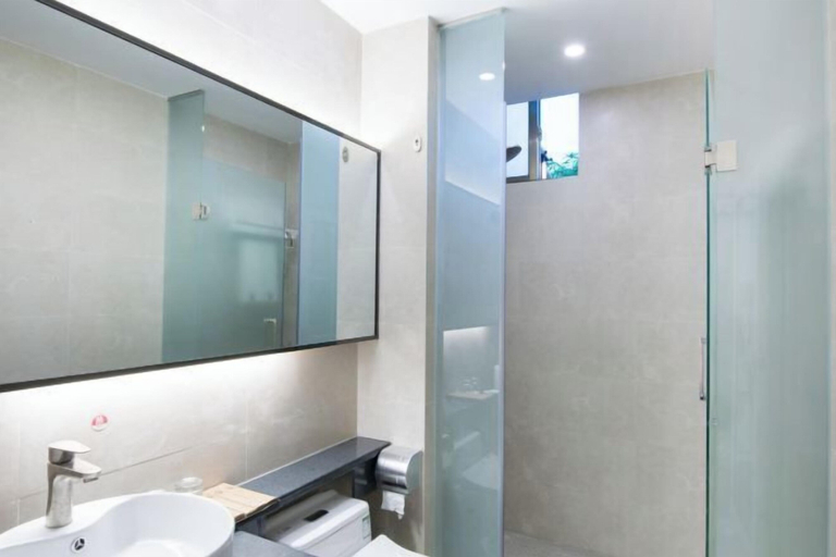 Bathroom 4, Xiaoshu Wushe Boutique Hostel, Haikou