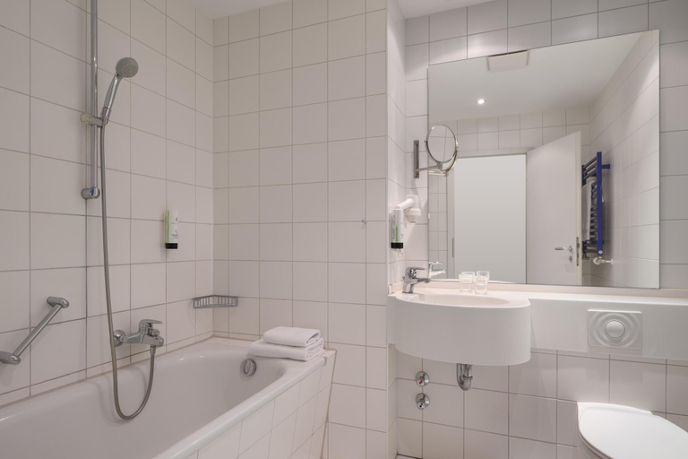 Bathroom 4, IFA Rügen Hotel & Ferienpark, Vorpommern-Rügen
