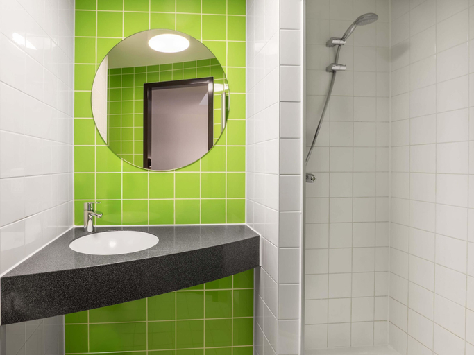 Bathroom 5, B&B Hotel Offenburg-City, Ortenaukreis