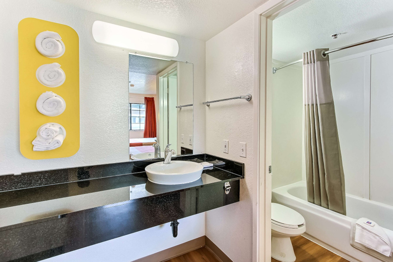 Bathroom 4, Motel 6 Salinas, CA - North Monterey Area, Monterey