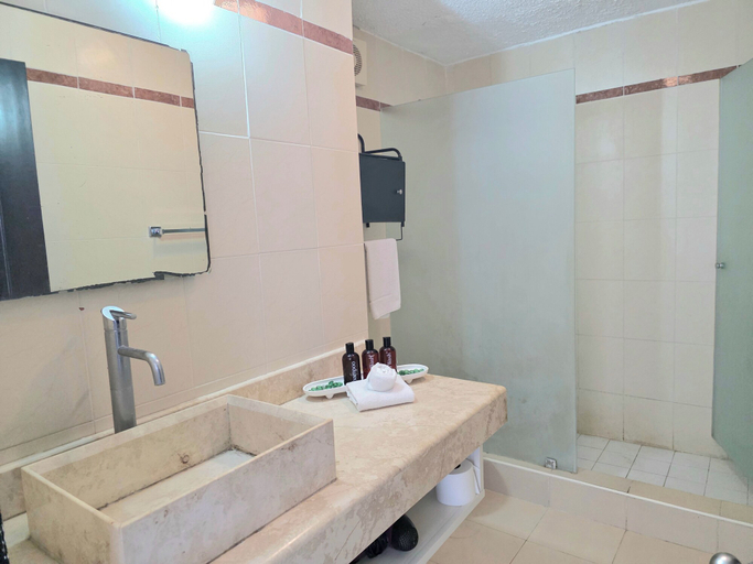 Bathroom 4, Oceanfront white sand beach condo, Benito Juárez