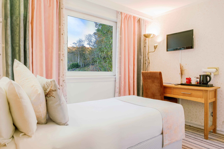 Bedroom 2, Muthu Queens Hotel, Argyll and Bute