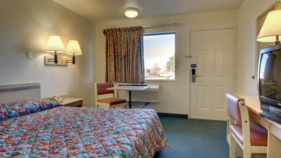 Bedroom 3, Motel 6 Owensboro, KY, Daviess
