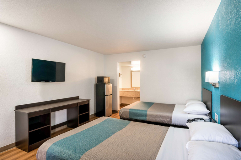 Bedroom 3, Motel 6 Lexington, KY - Airport, Fayette
