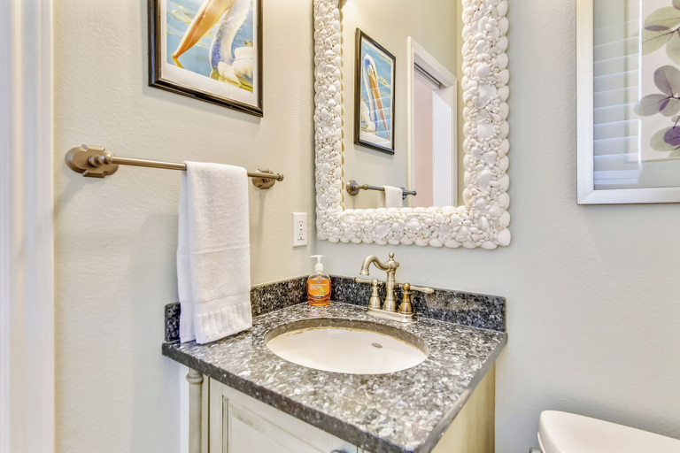 Bathroom 2, Kathie's Beachfront Kottage by Ryson Vacation Rentals, Galveston