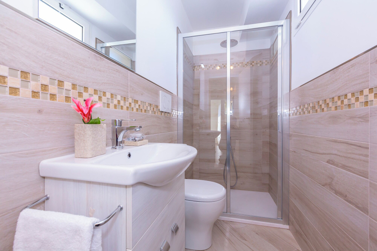 Bathroom, Serena 2, Savona