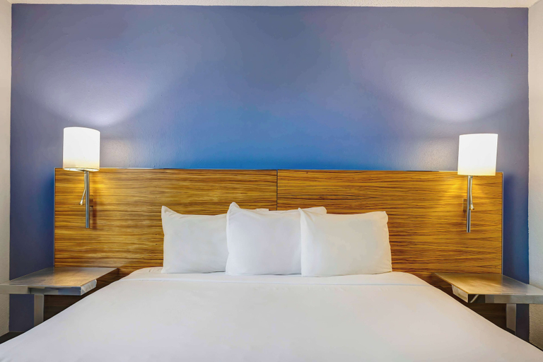Bedroom 4, Motel 6 Arlington, Tx – Entertainment District, Arlington