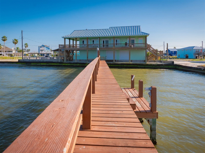 Exterior & Views 2, Pelican Point by Miss Kitty’s, Aransas