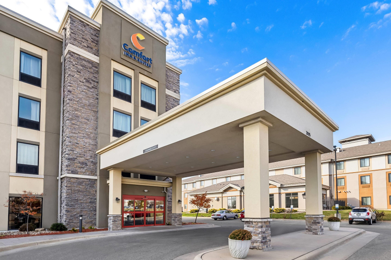 Exterior & Views 2, Comfort Inn & Suites West - Medical Center, Olmsted