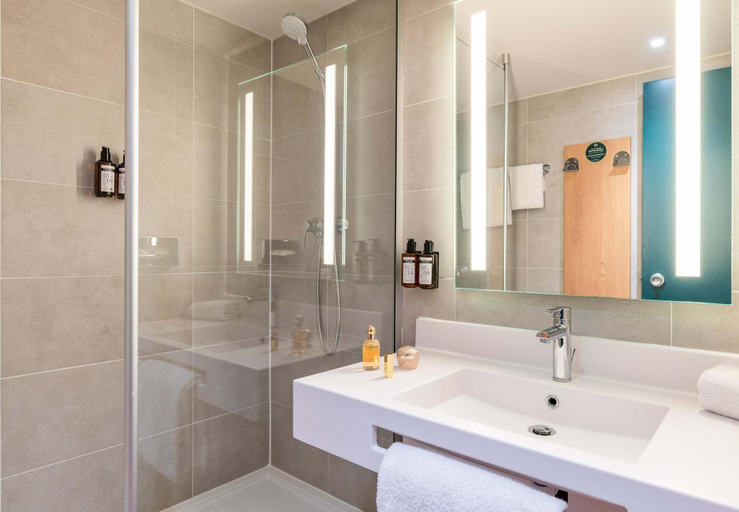 Bathroom 4, B&B HOTEL Lyon Nord, Rhône