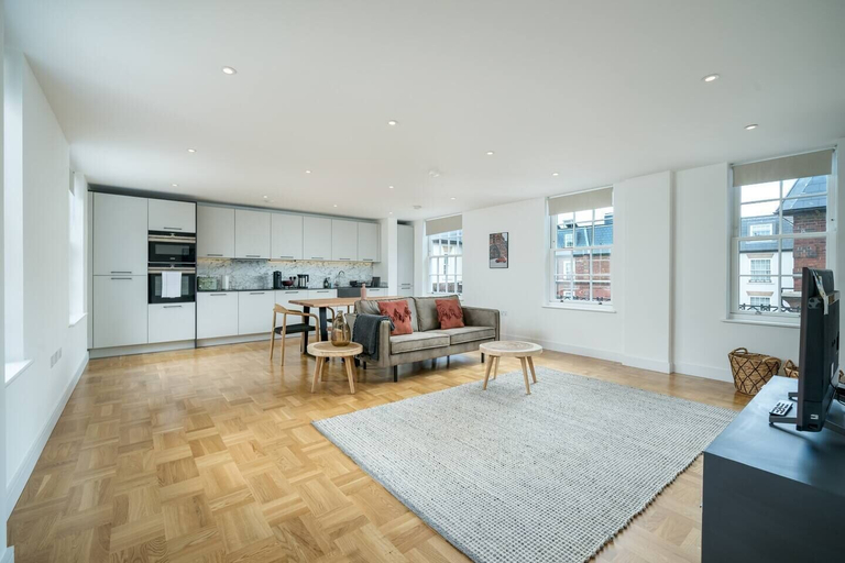 Others 4, Charming apartment near Holland Park, London