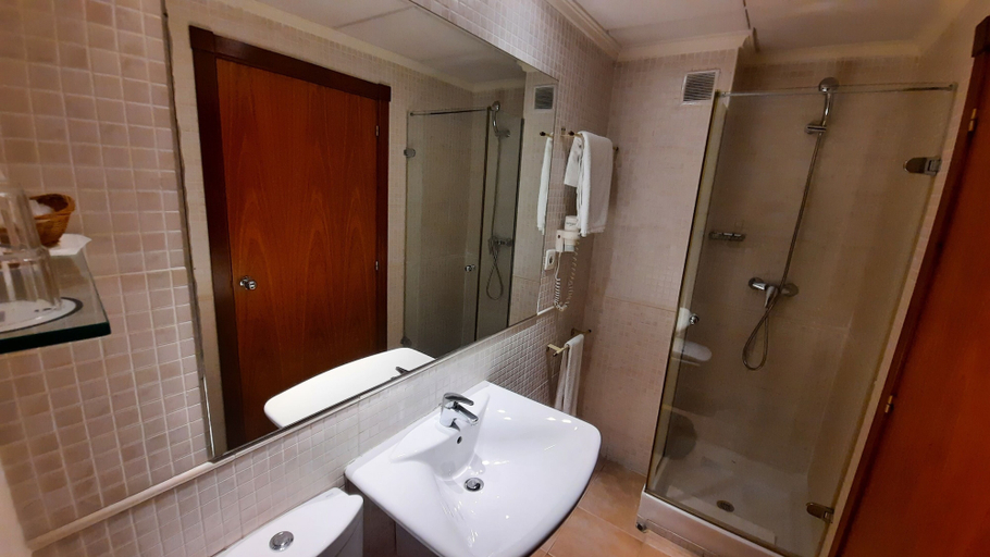 Bathroom 5, Hotel Sant Jordi, Tarragona