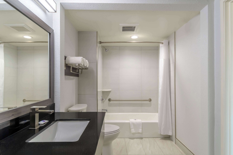 Bathroom 4, Studio 6 Suites Perris, CA, Riverside