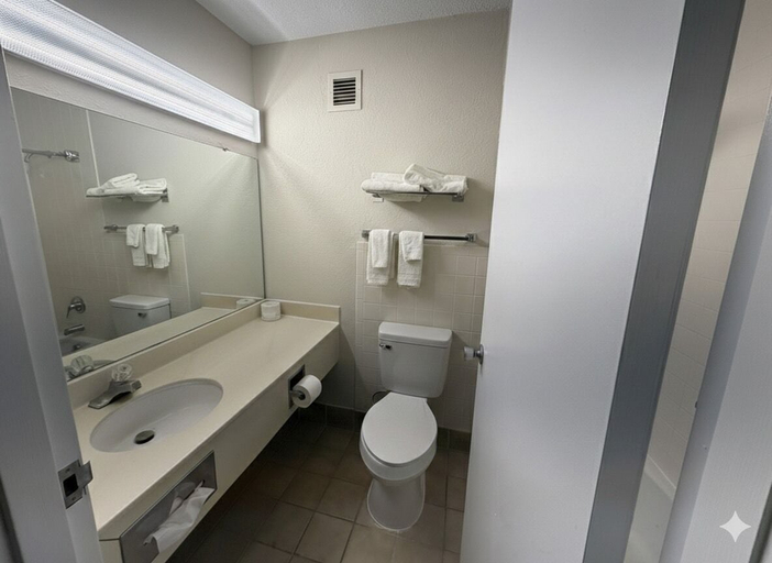 Bathroom 4, Days Inn by Wyndham Sidney OH, Shelby