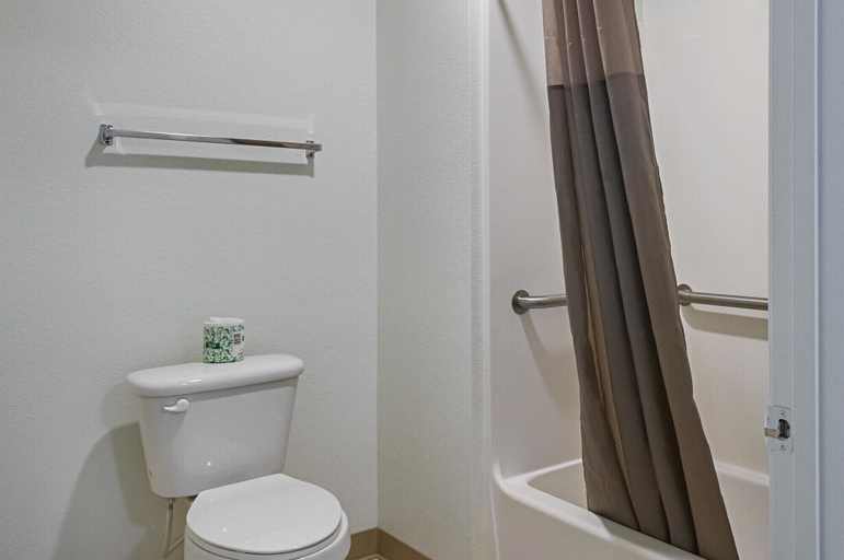 Bathroom 4, Motel 6 Bay Saint Louis, MS, Hancock
