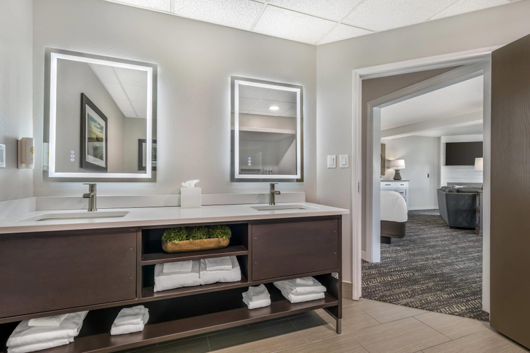 Bathroom 4, Comfort Suites Chincoteague Island Bayfront Resort, Accomack