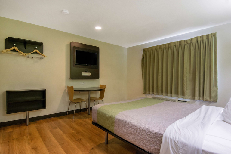 Bedroom 3, Motel 6 Redlands, CA, San Bernardino