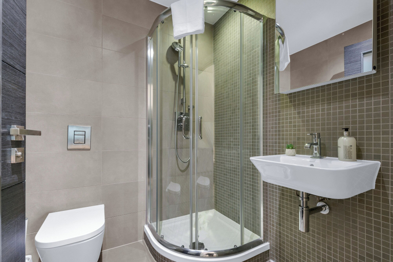 Bathroom 3, Two Bed Serviced Apt in Old Street, London