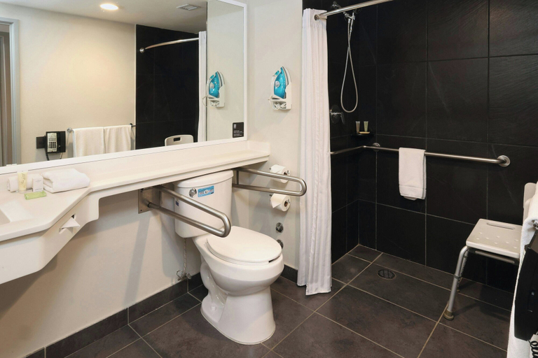 Bathroom 4, City Express Plus by Marriott Monterrey Galerias, Monterrey