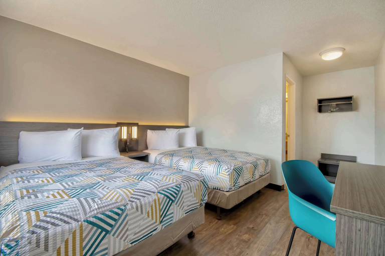Bedroom 3, Motel 6 Santa Fe, Santa Fe