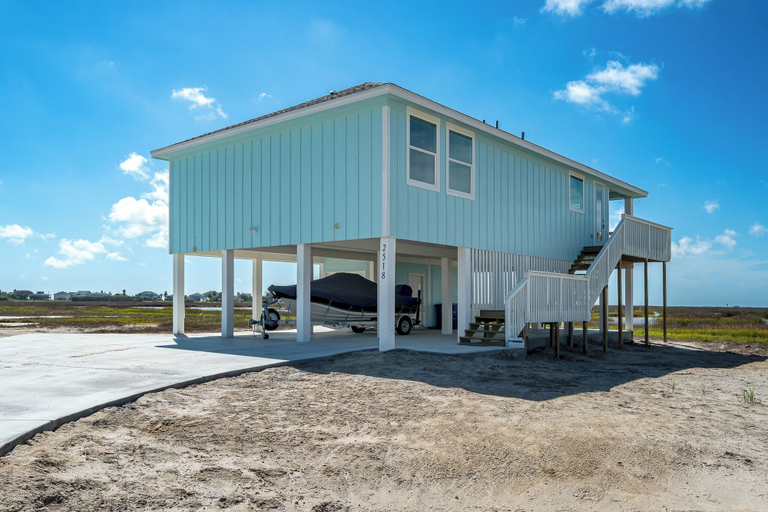 Exterior & Views 2, Birds on the Bay by Miss Kitty’s, Aransas
