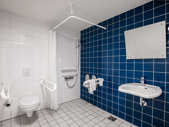 Bathroom 5, B&B Hotel Hamburg-Nord, Hamburg