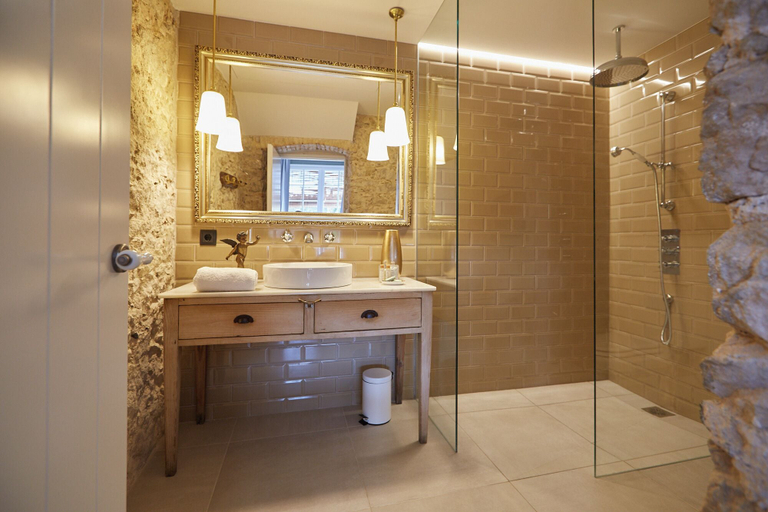 Bathroom 4, llimona suites, Girona