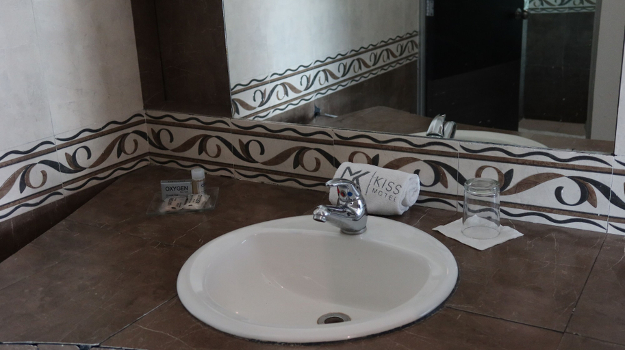 Bathroom 5, Motel Kis, Mexicali