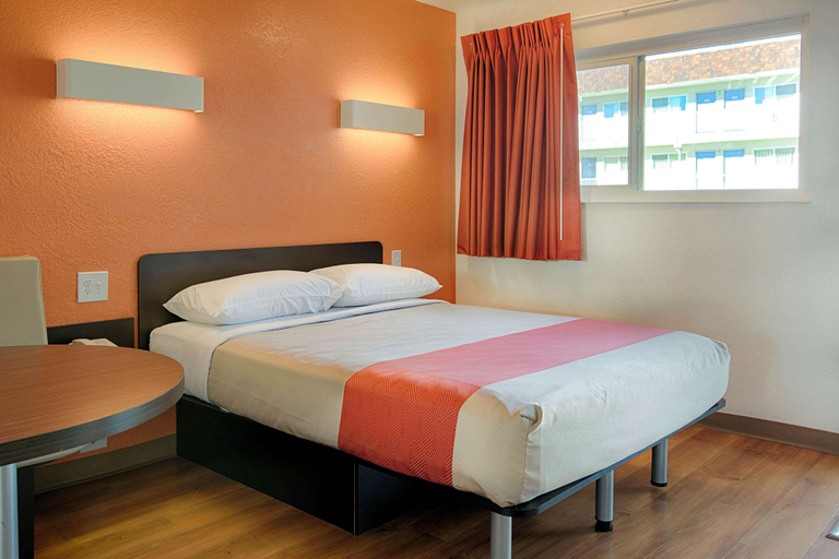 Bedroom 3, Motel 6 Mammoth Lakes, CA, Mono
