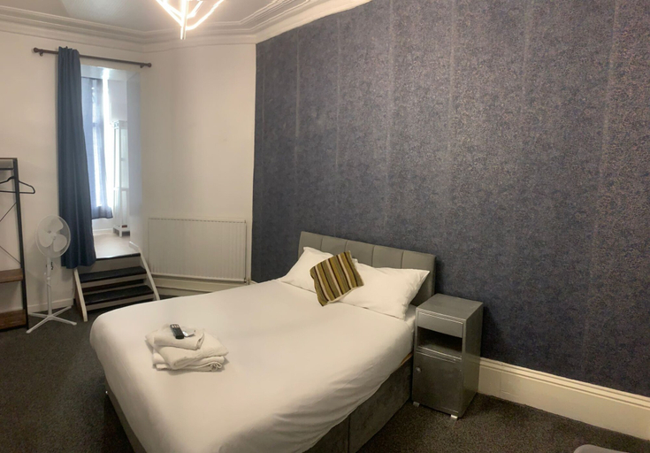 Bedroom 2, Savoy Hotel, North Somerset