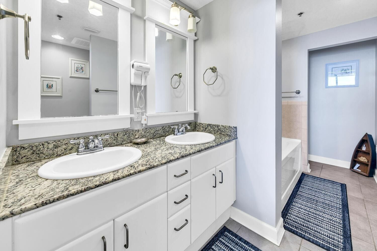 Bathroom 4, Grand Panama 1-1807, Bay