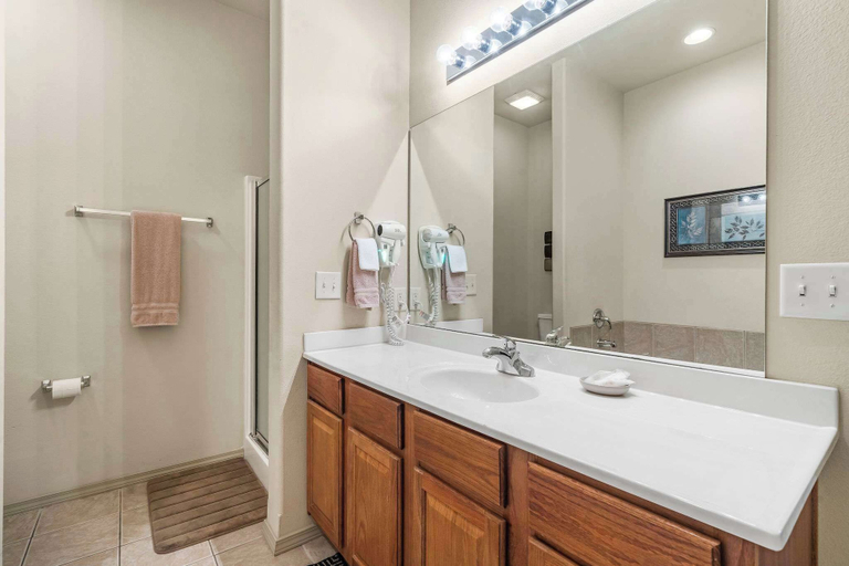 Bathroom 2, Silver Dollar Hideaway in Stonebridge Community, Stone